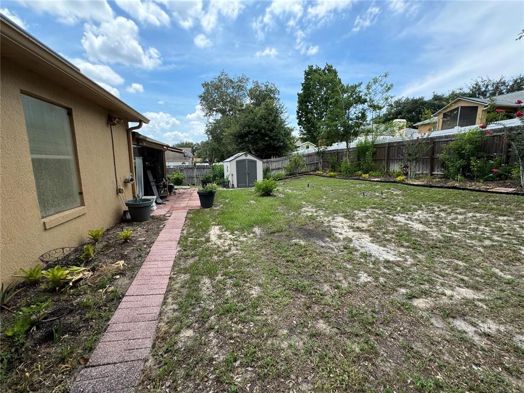 686 Park Valley Circle Minneola, FL 34715 - Photo 27 of 33 a backyard of a house with seating space