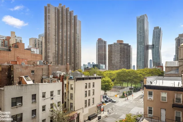 $465,000 | 240 East 35th Street, Unit 6D | Murray Hill