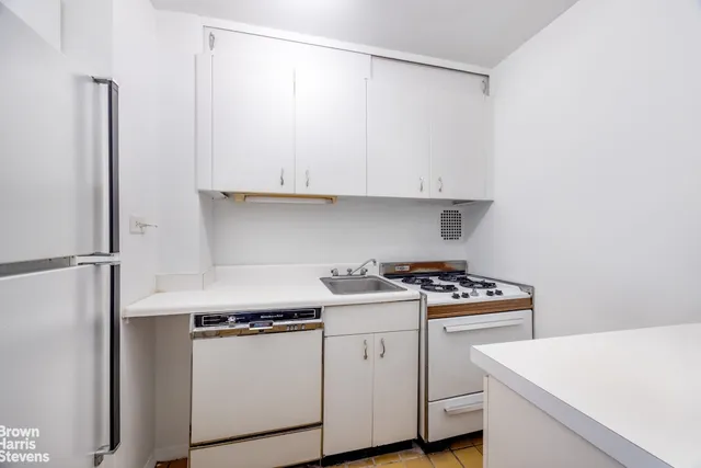 $465,000 | 240 East 35th Street, Unit 6D | Murray Hill