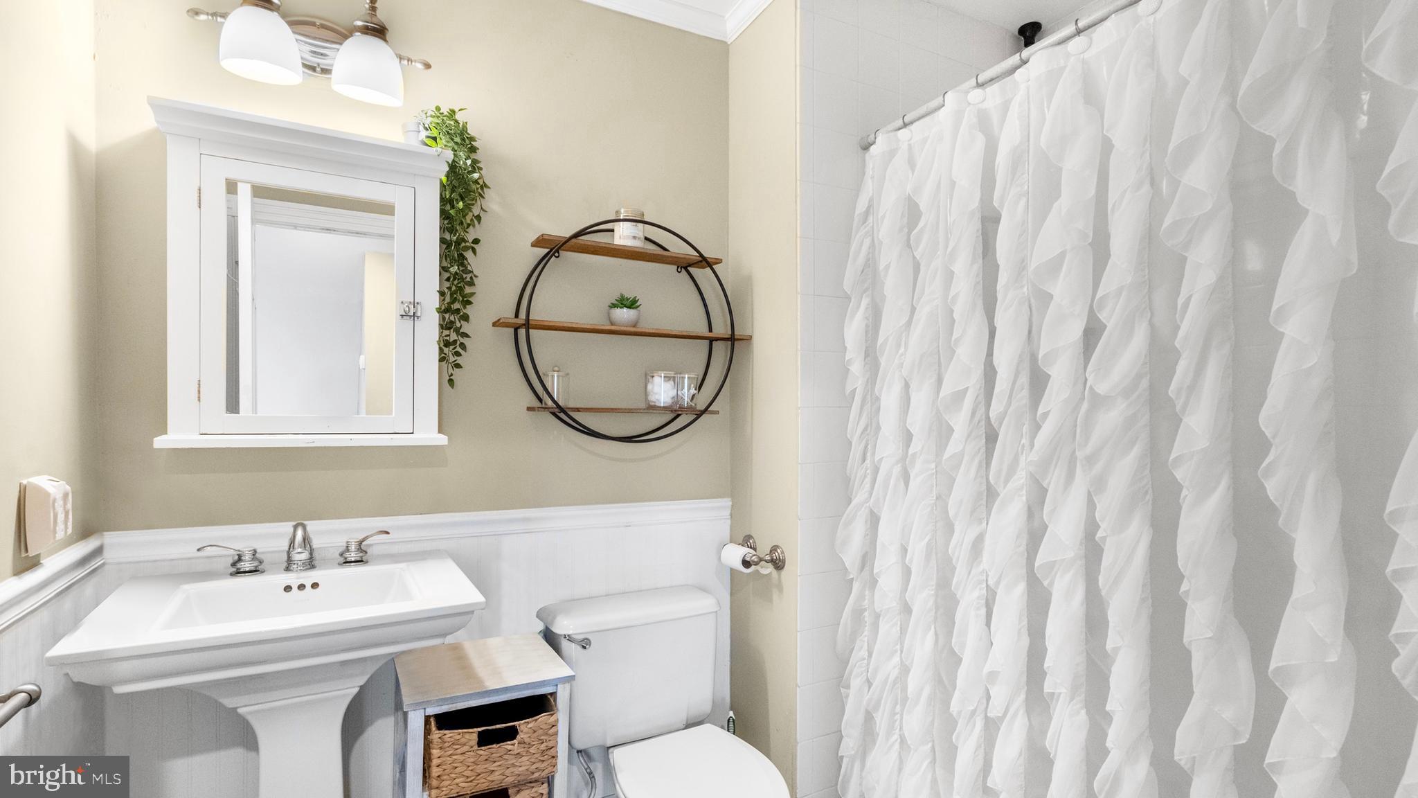 918 Spruce Street, Unit 10 Philadelphia, PA 19107 - Photo 13 of 18