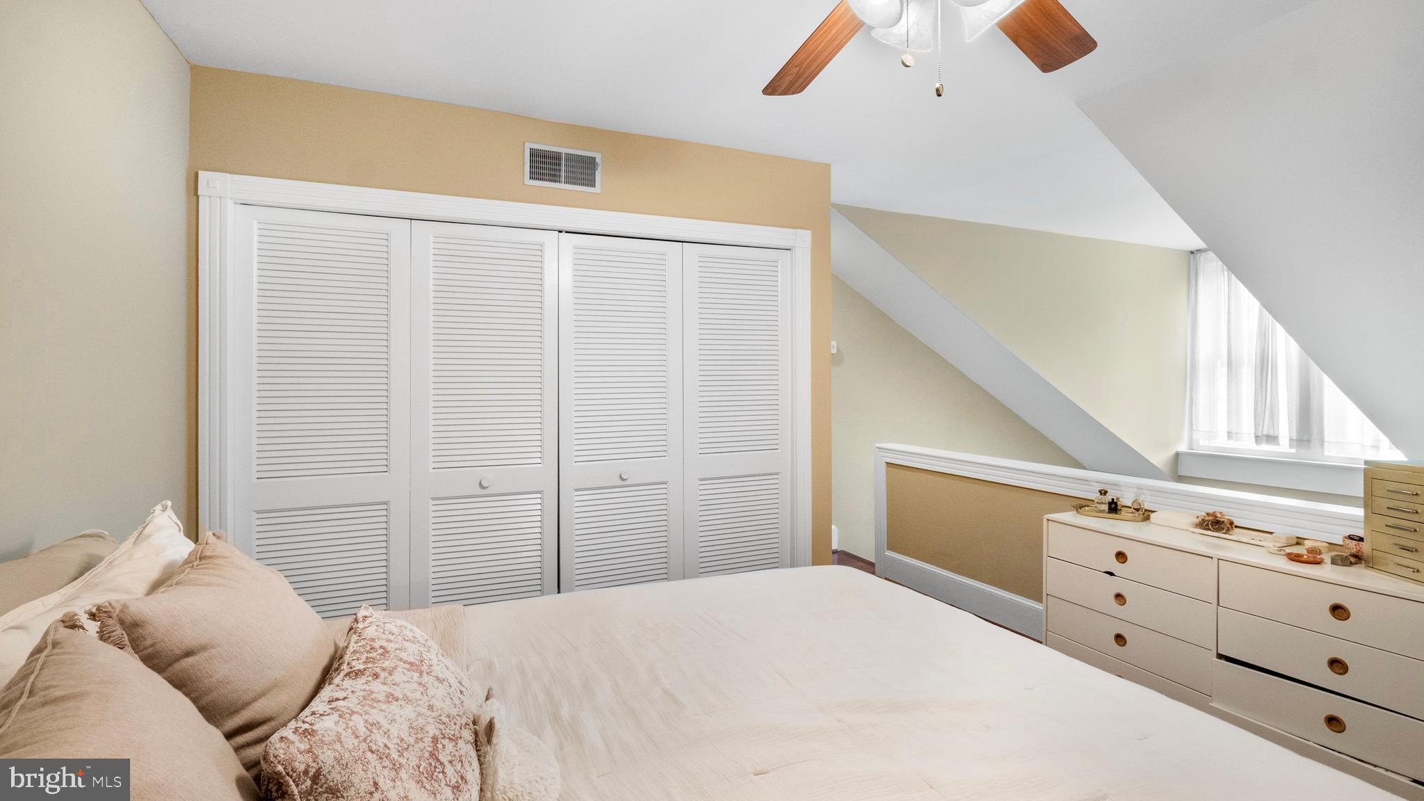 918 Spruce Street, Unit 10 Philadelphia, PA 19107 - Photo 16 of 18