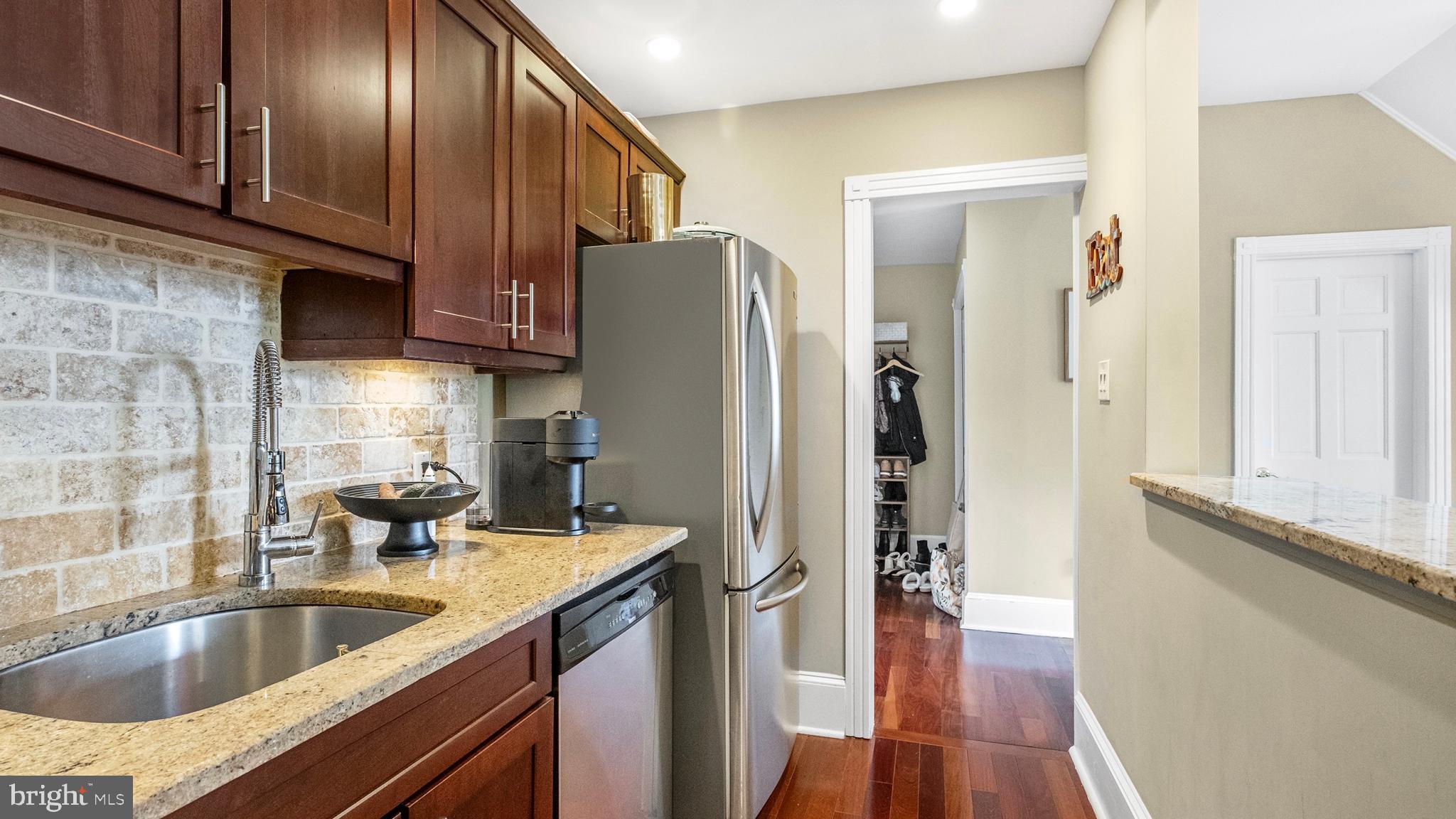 918 Spruce Street, Unit 10 Philadelphia, PA 19107 - Photo 4 of 18