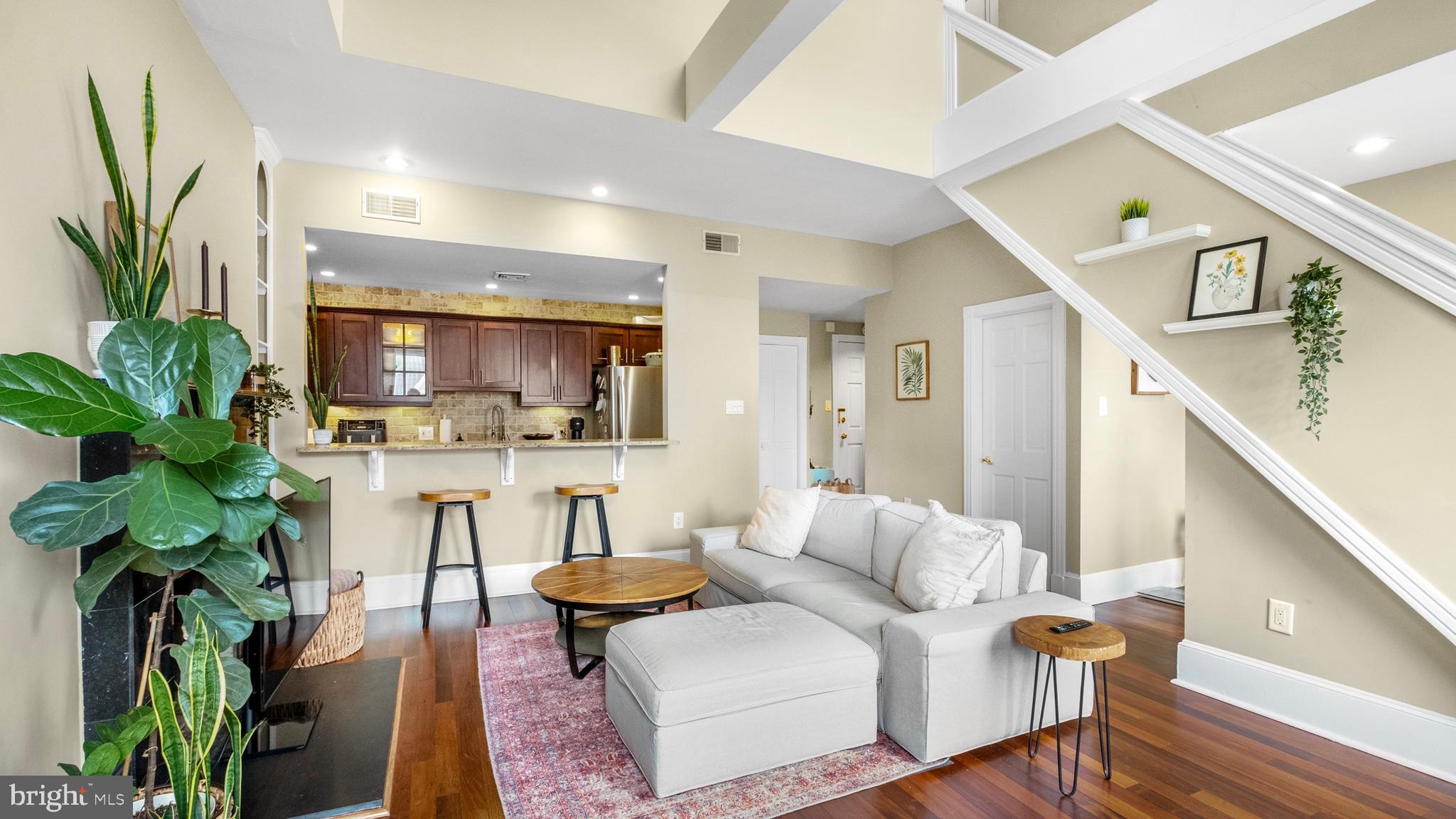 918 Spruce Street, Unit 10 Philadelphia, PA 19107 - Photo 5 of 18