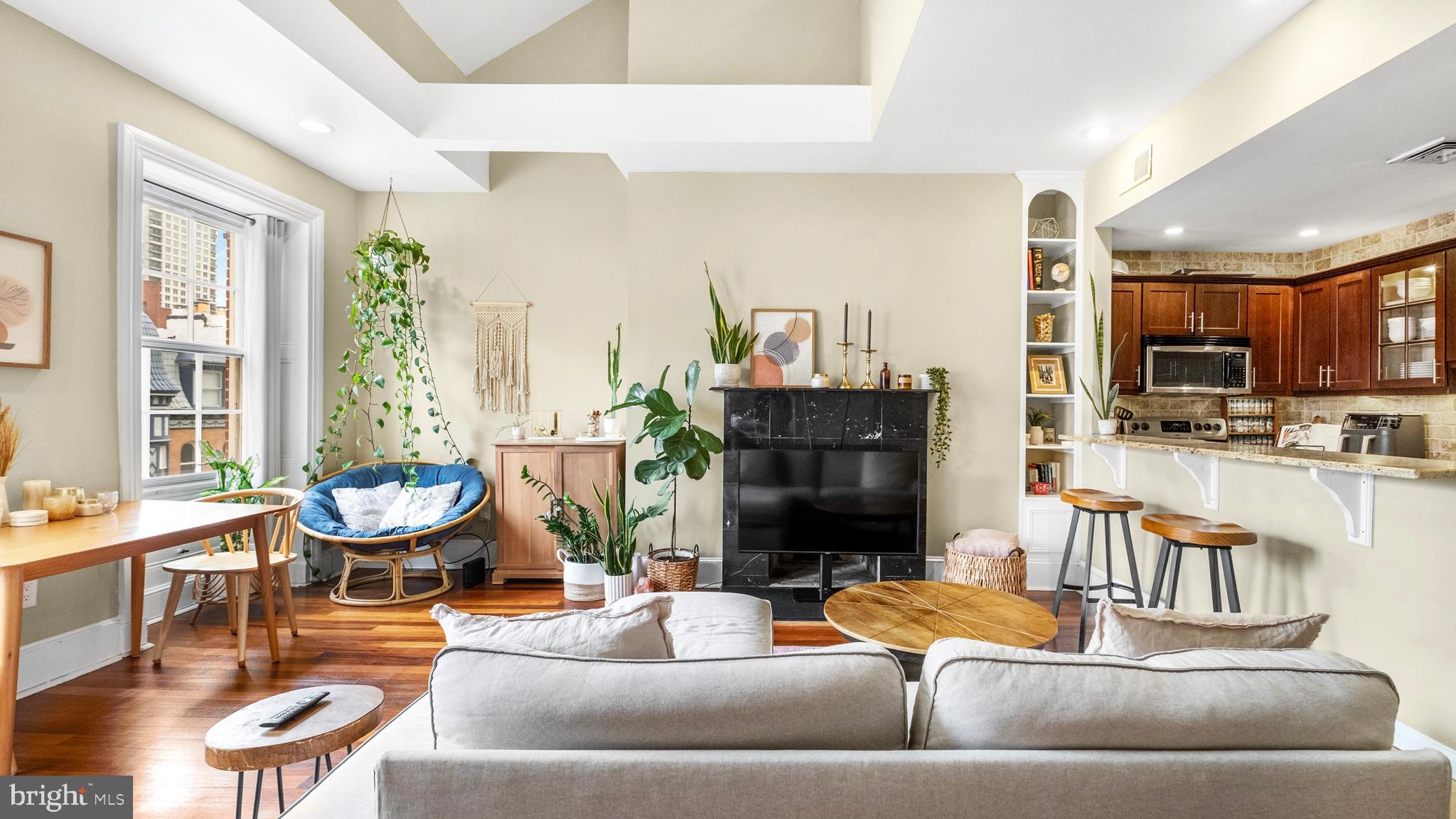 918 Spruce Street, Unit 10 Philadelphia, PA 19107 - Photo 6 of 18