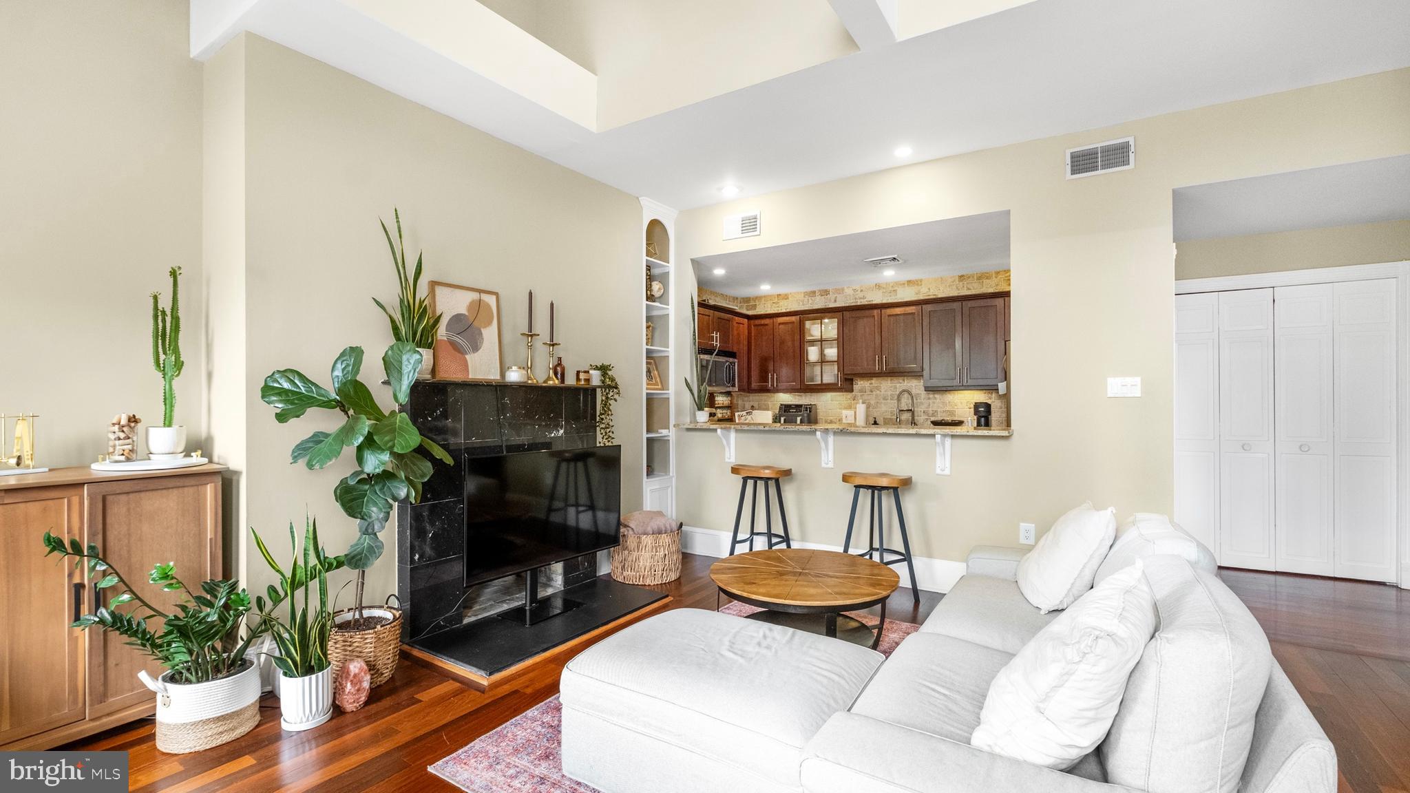 918 Spruce Street, Unit 10 Philadelphia, PA 19107 - Photo 7 of 18