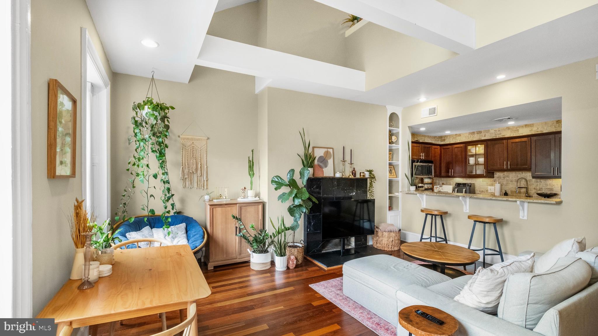 918 Spruce Street, Unit 10 Philadelphia, PA 19107 - Photo 8 of 18