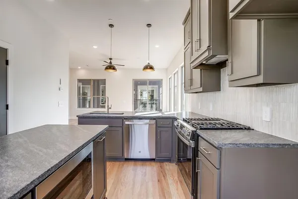 $3,100 | 2820 Weisenberger Street, Unit 110, Fort Worth, TX 76107