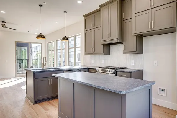 $3,100 | 2820 Weisenberger Street, Unit 110, Fort Worth, TX 76107