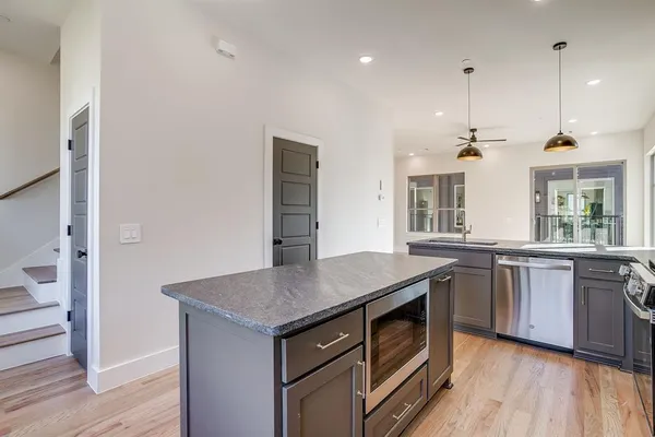 $3,100 | 2820 Weisenberger Street, Unit 110, Fort Worth, TX 76107