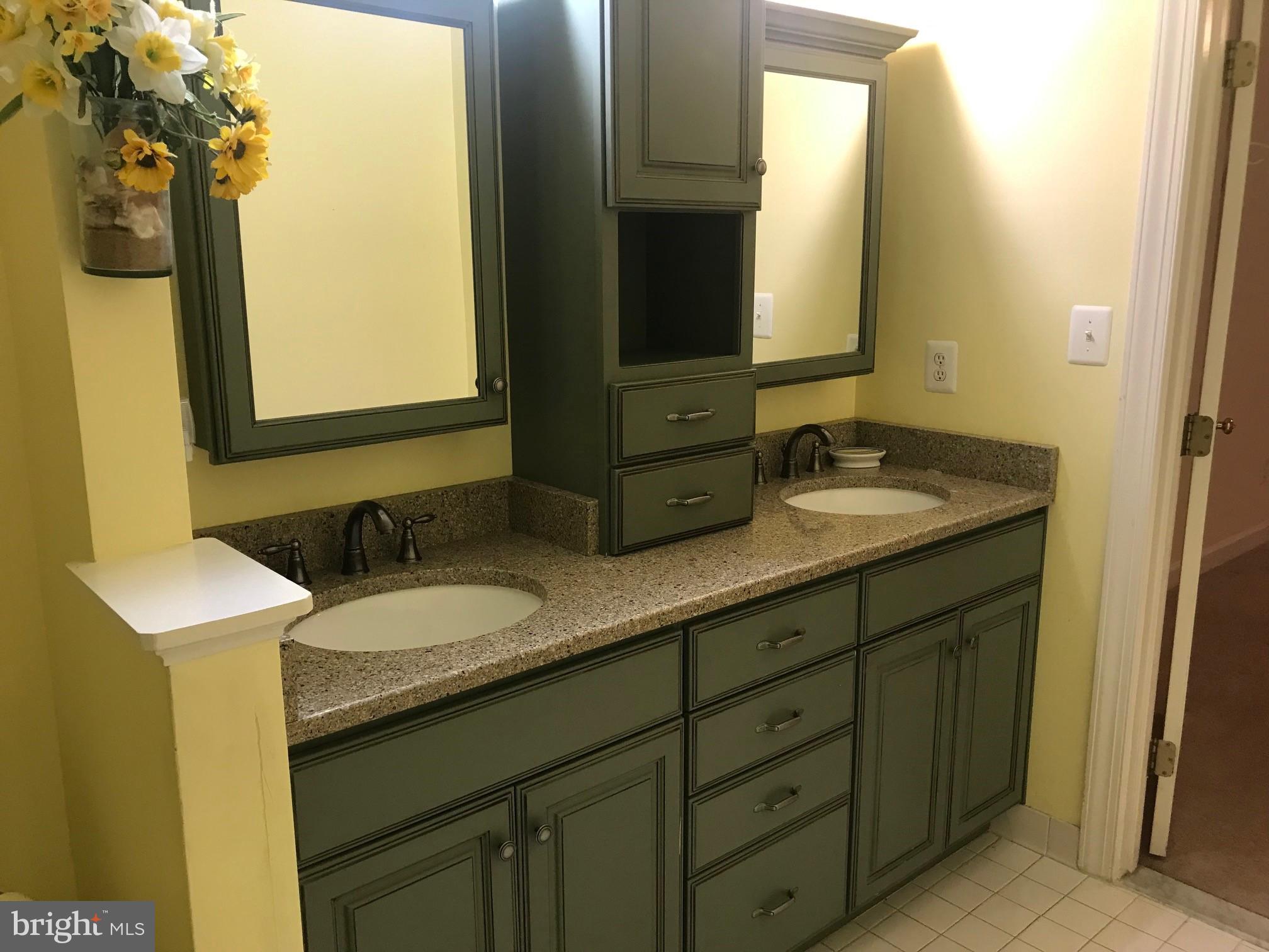 Primary Bath w/custom vanity