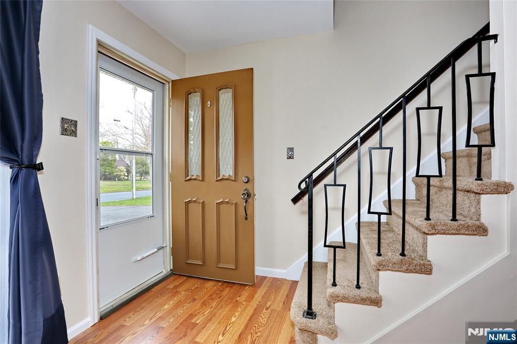 324 Edstan Way Paramus, NJ 07652 - Photo 5 of 35