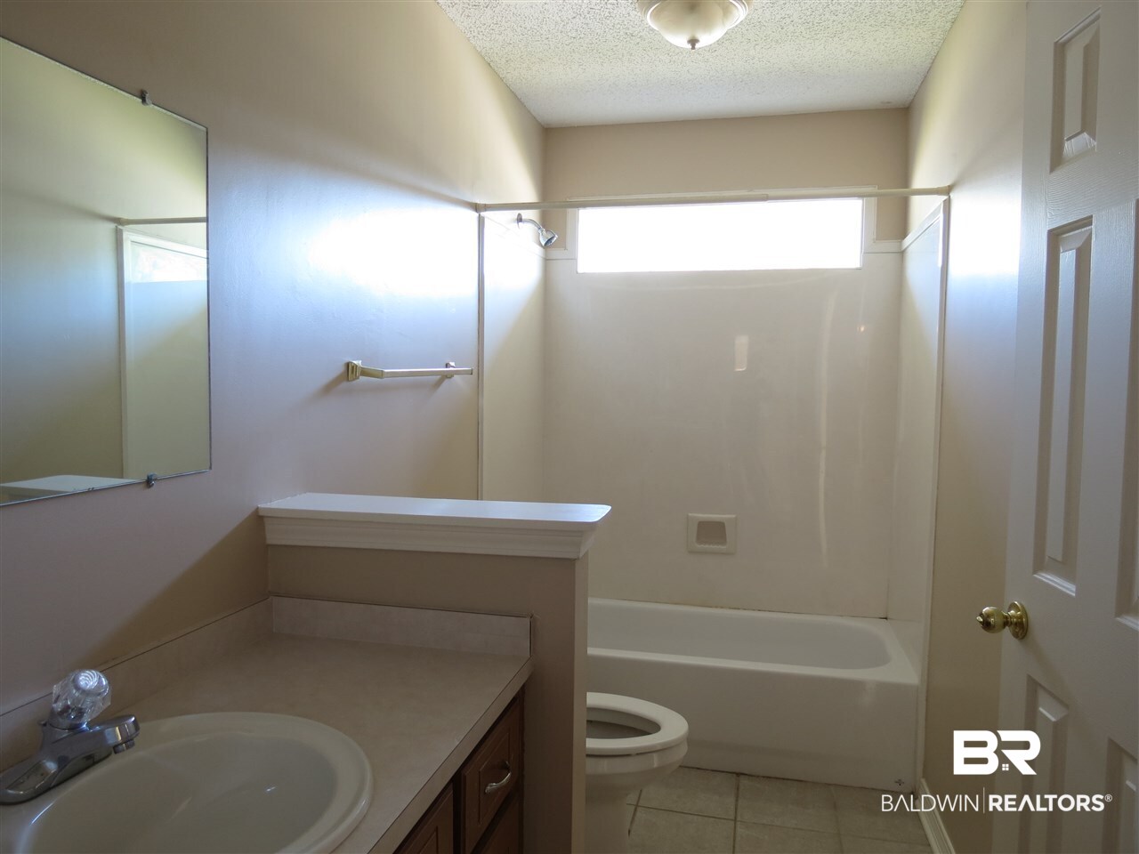 9654 Chambers Drive Mobile, AL 36695 - Photo 9 of 20 Hall Bath
