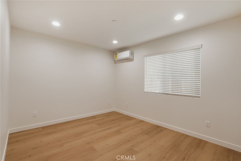 1806 South 8th Street, Unit B Alhambra, CA 91803 - Photo 37 of 44 an empty room with a window