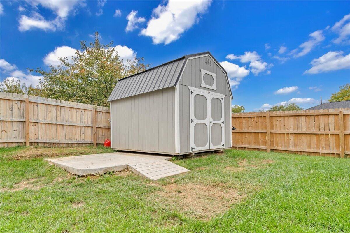 4018 Hazelridge Road Northwest Roanoke, VA 24012 - Photo 38 of 59 38-MIB03747