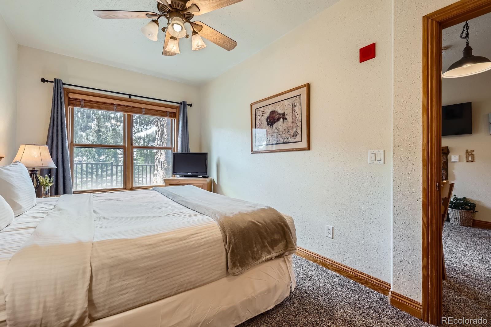 22714 Highway 6, Unit 5945 Keystone, CO 80435 - Photo 14 of 37 a bedroom with a bed and a window