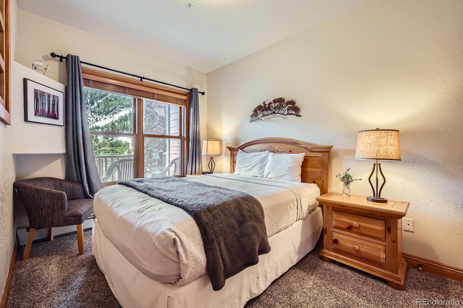 22714 Highway 6, Unit 5945 Keystone, CO 80435 - Photo 20 of 37 a bedroom with bed and window