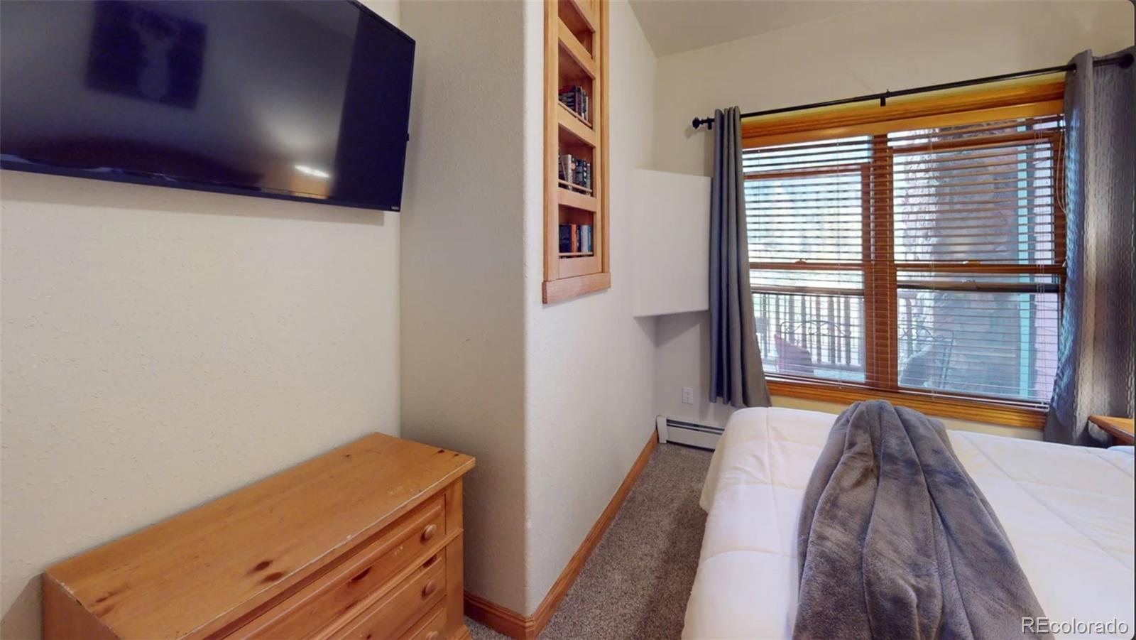 22714 Highway 6, Unit 5945 Keystone, CO 80435 - Photo 34 of 37 a bedroom with a bed and a window