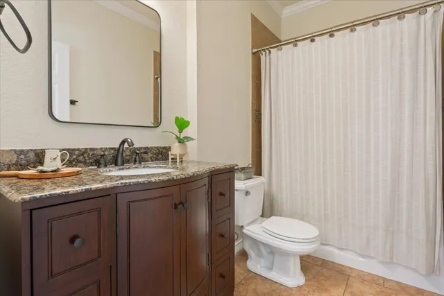 an empty room with windows and ceiling fan