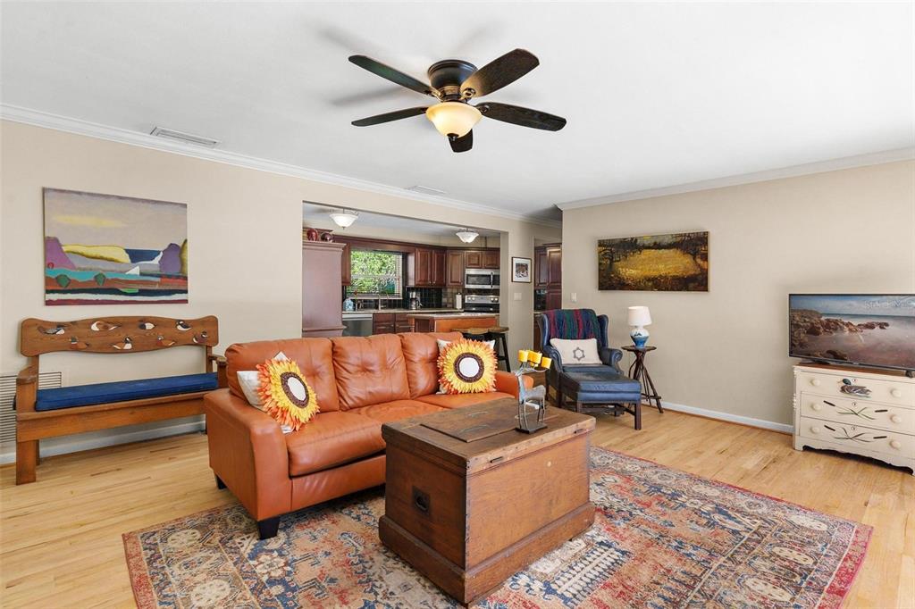 475 Guerrant Street Umatilla, FL 32784 - Photo 22 of 63 a living room with furniture and a flat screen tv