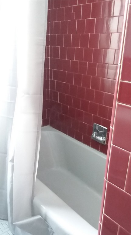 15 Coulters Road Cranston, RI 02920 - Photo 17 of 24 Bath ; w/ Tile & Tub