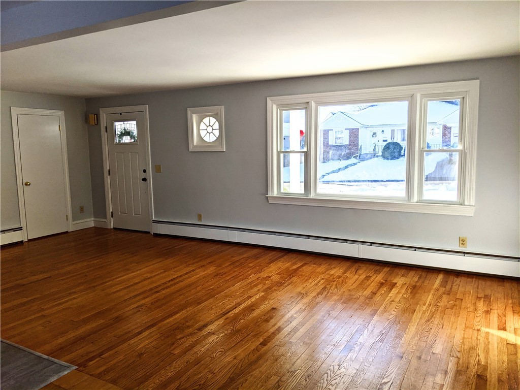 15 Coulters Road Cranston, RI 02920 - Photo 4 of 24 Entrance living rm