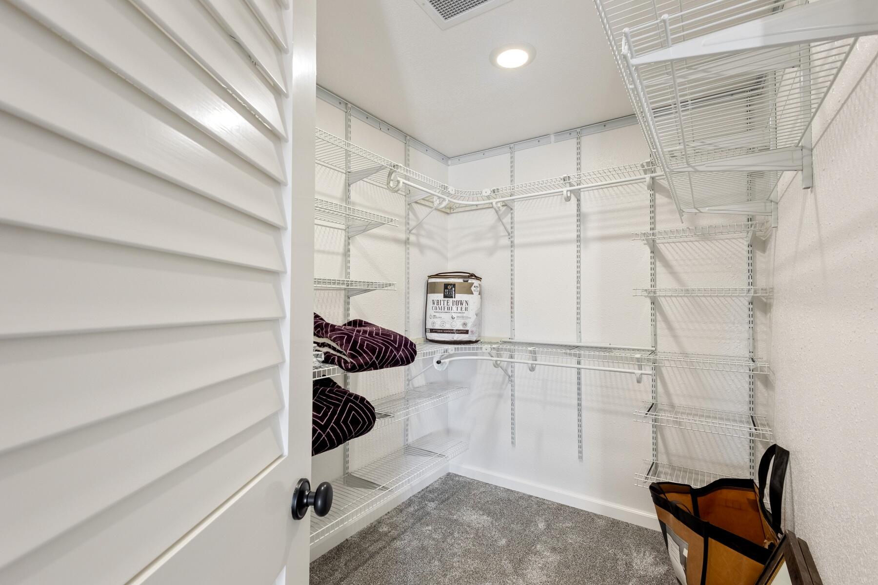 19800 Connarn Road Bend, OR 97703 - Photo 24 of 50 Primary closet