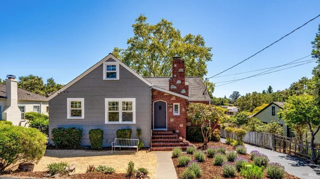 $1,365,000 | 203 East 1st Street, Napa, CA 94559