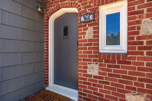 $1,365,000 | 203 East 1st Street, Napa, CA 94559