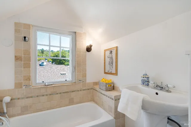 $1,365,000 | 203 East 1st Street, Napa, CA 94559