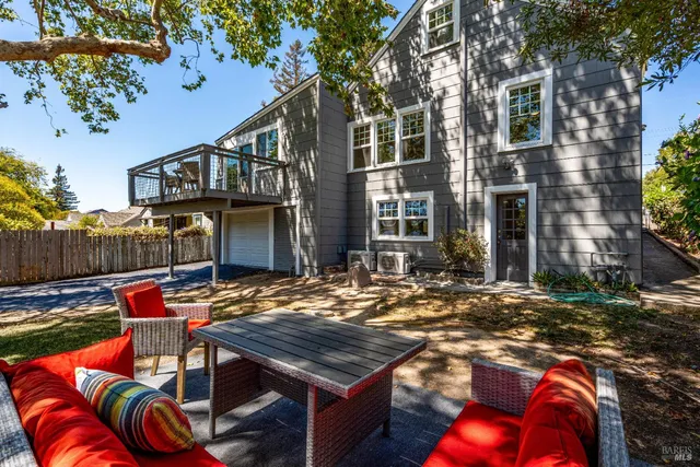 $1,365,000 | 203 East 1st Street, Napa, CA 94559