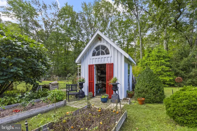 $985,000 | 8150 Fairground Road, La Plata, MD 20646