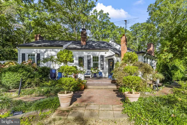 $985,000 | 8150 Fairground Road, La Plata, MD 20646