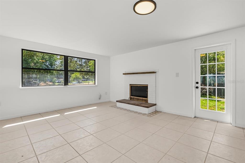 1816 Ivy Lane Winter Park, FL 32792 - Photo 7 of 35 a view of an empty room with a window