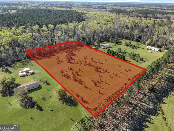 an aerial view of a yard