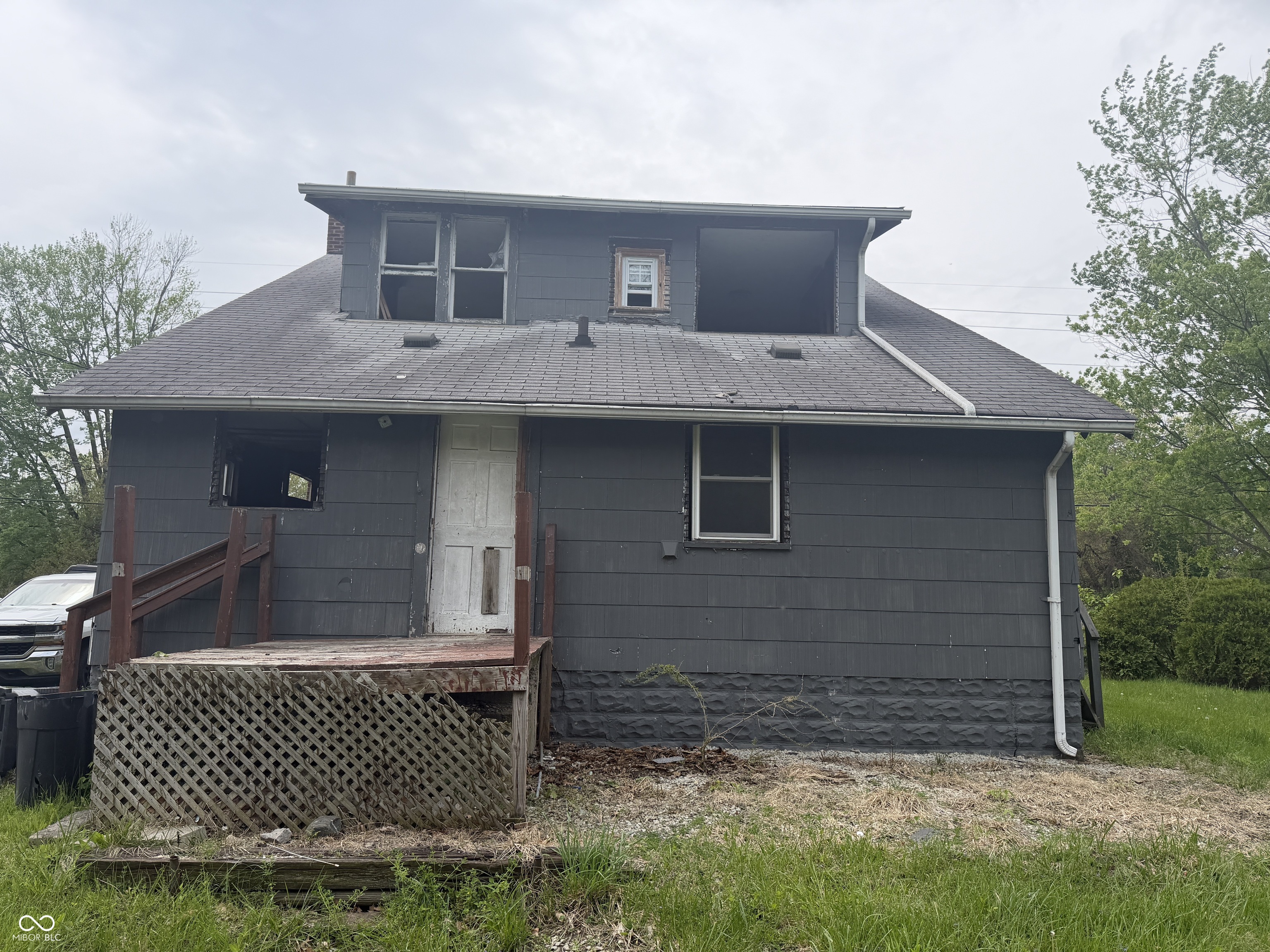 1324 Indiana Avenue Anderson, IN 46012 - Photo 2 of 20