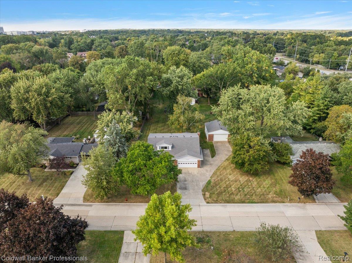 78 Carter Avenue Troy, MI 48098 - Photo 47 of 52 Drone / aerial view