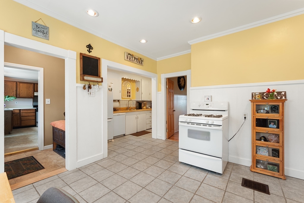 36 Brookside Road Westford, MA 01886 - Photo 9 of 42 Gallery Image 9