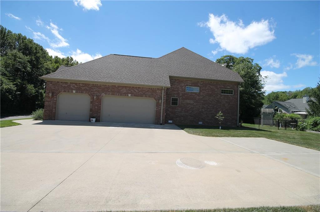 2520 West Carr Hill Road Columbus, IN 47201 - Photo 3 of 48 Gallery Image 3