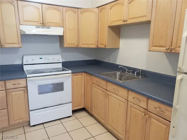 $1,095 | 621 Southeast 13th Place, Unit B, Cape Coral, FL 33990