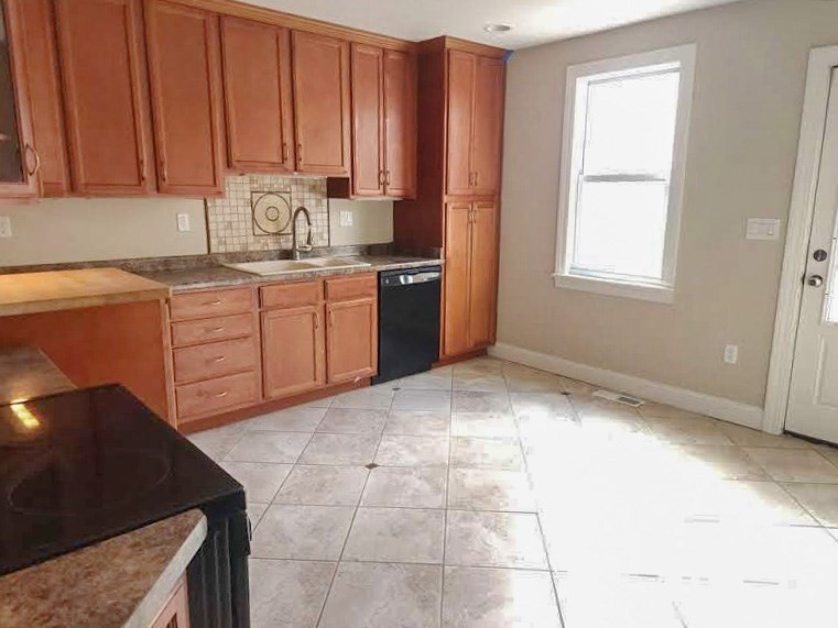 17 Overlook Street, Unit 17 Northbridge, MA 01588 - Photo 5 of 14