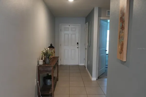 a view of entryway with elevator
