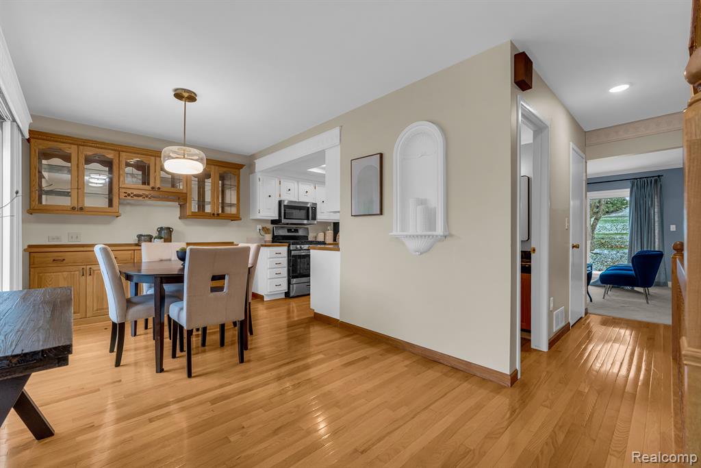 745 Oak Brook Ridge Drive Rochester Hills, MI 48307 - Photo 5 of 34