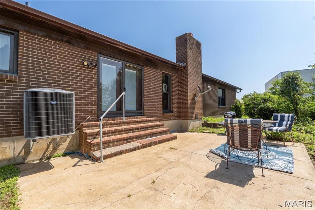 18668 Olive Street Road Chesterfield, MO 63005 - Photo 17 of 20