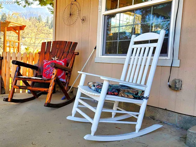 $335,000 | 100 Canyon View Drive, Canyonville, OR 97417