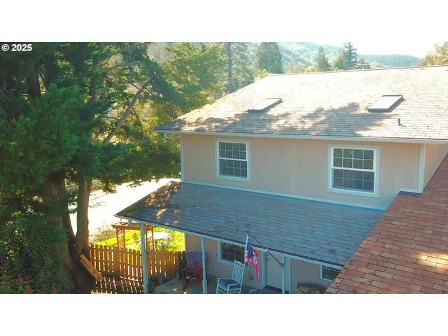 $335,000 | 100 Canyon View Drive, Canyonville, OR 97417