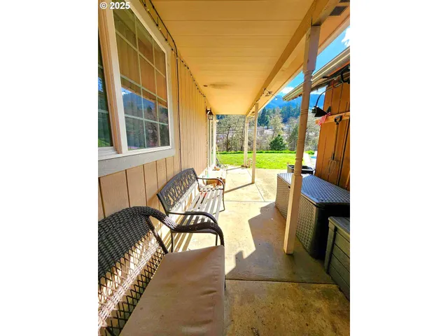 $335,000 | 100 Canyon View Drive, Canyonville, OR 97417