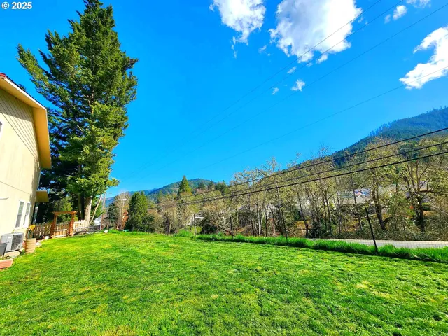 $335,000 | 100 Canyon View Drive, Canyonville, OR 97417