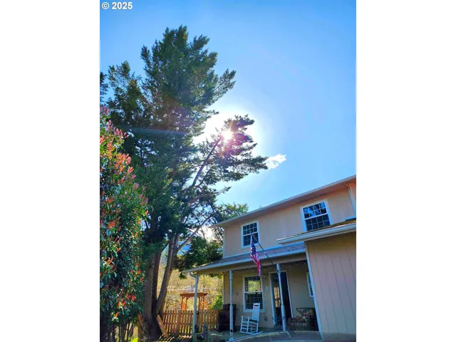 $335,000 | 100 Canyon View Drive, Canyonville, OR 97417