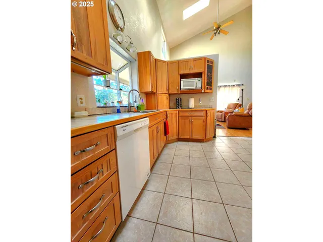 $335,000 | 100 Canyon View Drive, Canyonville, OR 97417