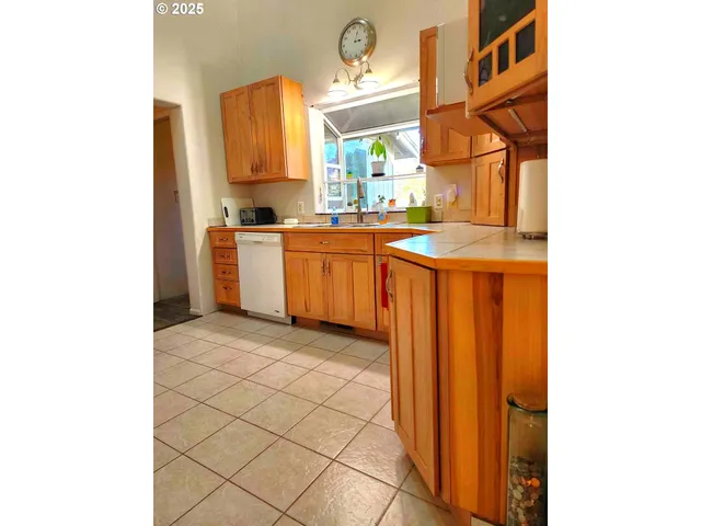 $335,000 | 100 Canyon View Drive, Canyonville, OR 97417